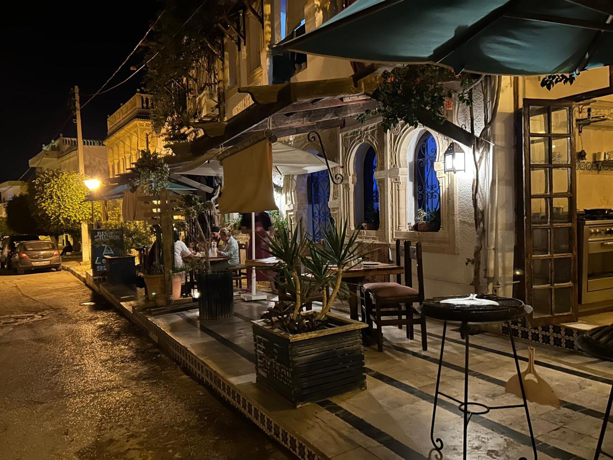 L'Artisan Hotel Harqalah Exterior photo